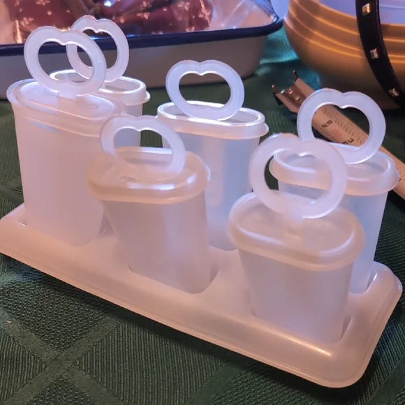 Heart-Shaped Handle Tupperware Popsicle Molds - Picture 1 of 7
